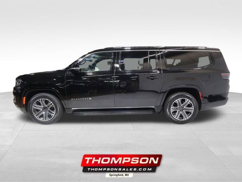 Used 2024 Jeep Wagoneer L Series II w/ Flexible Seating Group AWD/4WD image 1