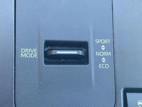 Used 2022 Toyota Highlander LE image 16