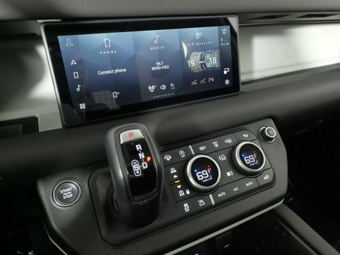 Used 2024 Land Rover Defender 110 S image 56