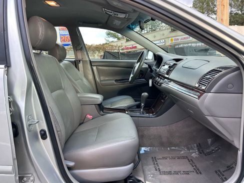 Used 2005 Toyota Camry LE image 9
