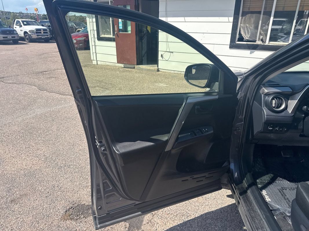 Used 2018 Toyota RAV4 LE w/ All Weather Liner Package AWD/4WD image 9