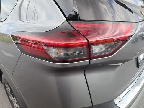 Used 2021 Nissan Rogue SV image 35