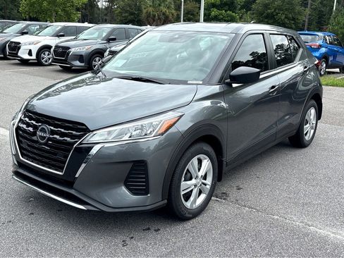 New 2025 Nissan Kicks Play S image 3