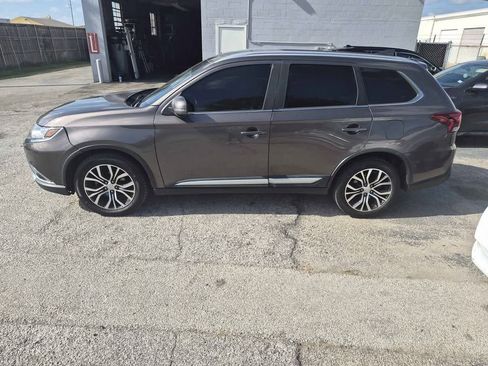 Used 2017 Mitsubishi Outlander SE image 4