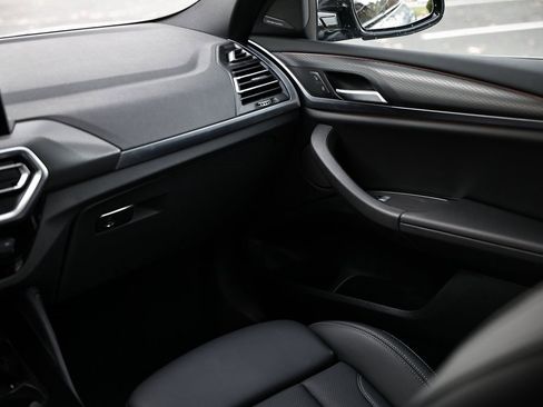 Used 2025 BMW X4 xDrive30i w/ Premium Package image 28