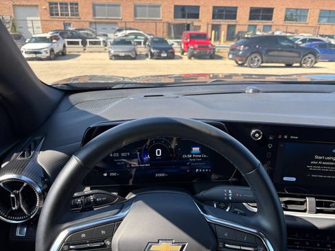 Used 2025 Chevrolet Equinox LT FWD image 34