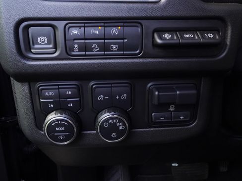 Used 2024 Chevrolet Tahoe High Country AWD/4WD image 13