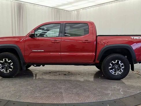 Used 2022 Toyota Tacoma TRD Off-Road w/ Technology Package AWD/4WD image 5