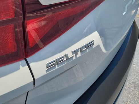 Used 2023 Kia Seltos LX AWD/4WD image 5