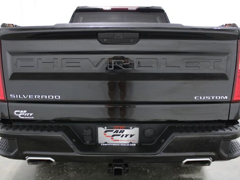 Used 2019 Chevrolet Silverado 1500 Custom w/ Custom Convenience Package AWD/4WD image 7