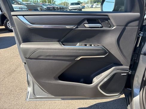 Used 2025 GMC Acadia Elevation image 27