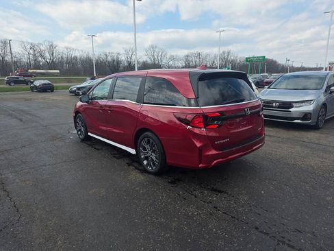 New 2026 Honda Odyssey Touring image 5