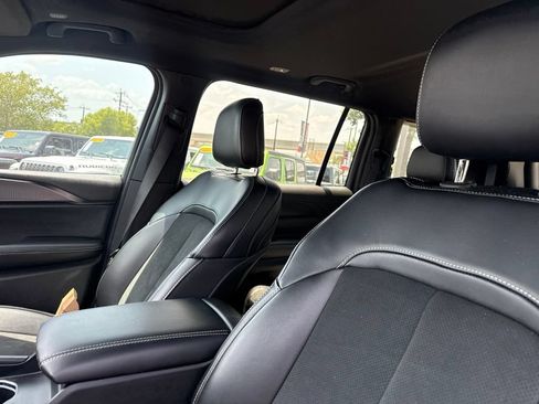 Used 2025 Jeep Grand Cherokee L Altitude RWD image 22