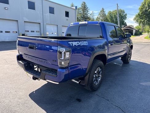 Used 2022 Toyota Tacoma TRD Off-Road w/ Technology Package AWD/4WD image 3