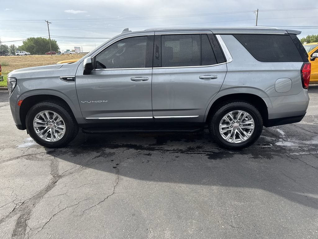 Used 2023 GMC Yukon SLT AWD/4WD image 7