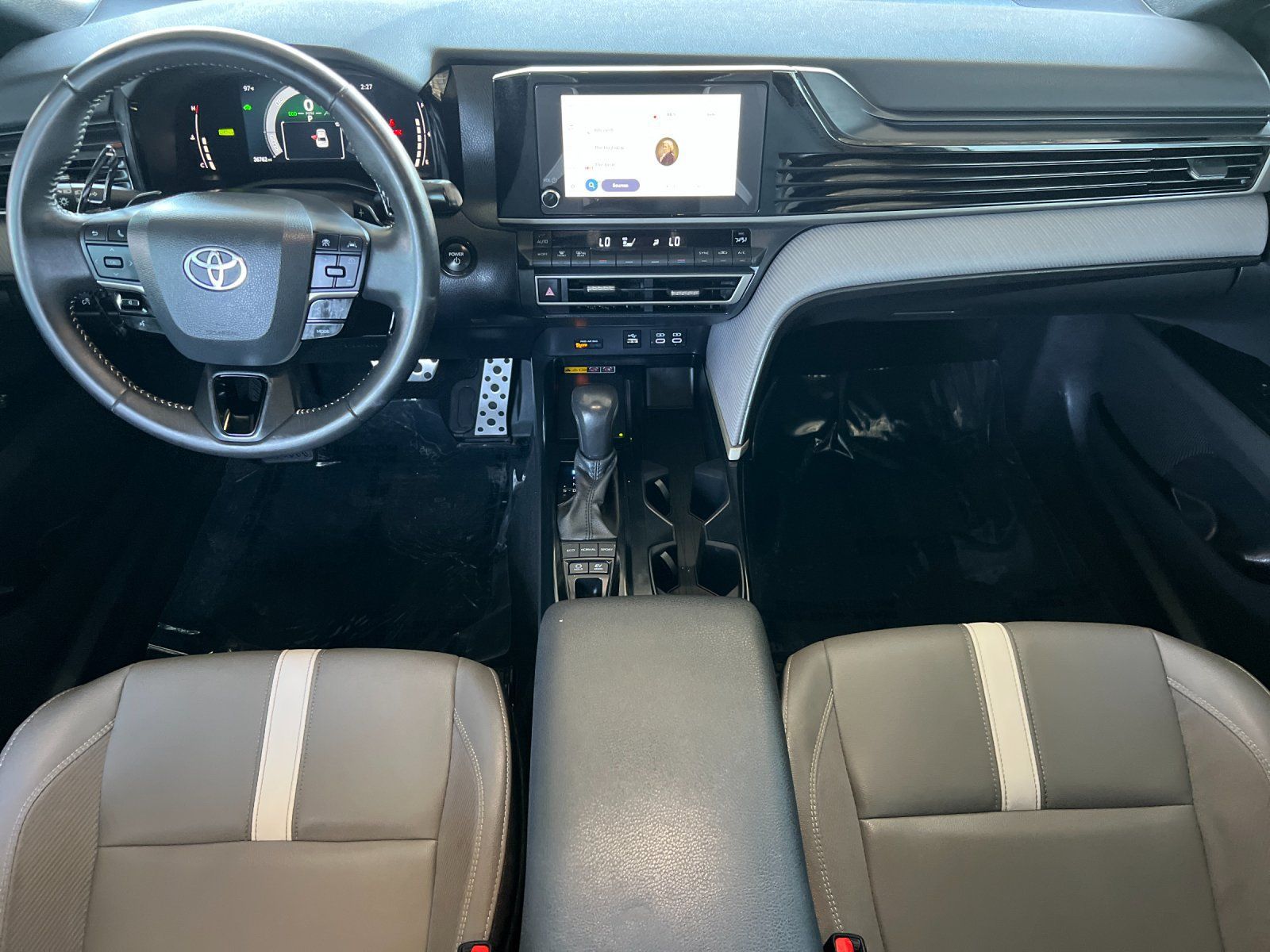 Used 2025 Toyota Camry SE FWD image 12