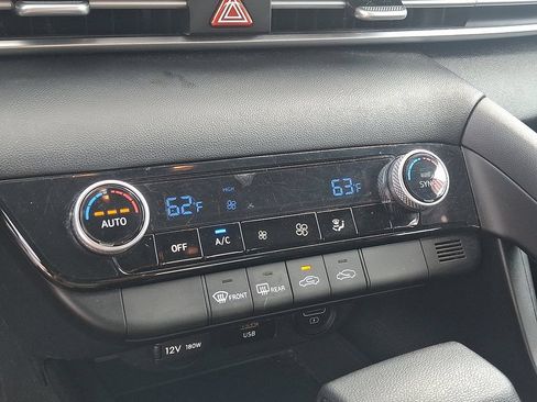 Used 2023 Hyundai Elantra SEL FWD image 16