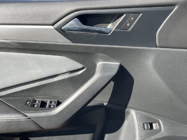 Used 2025 Volkswagen Jetta SE FWD image 23