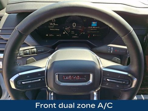 Used 2025 GMC Acadia Elevation AWD/4WD image 4