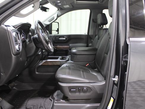 Used 2020 GMC Sierra 2500 Denali w/ Denali Ultimate Package image 3