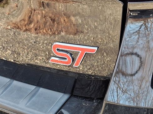 Used 2022 Ford Explorer ST w/ ST Street Pack image 16