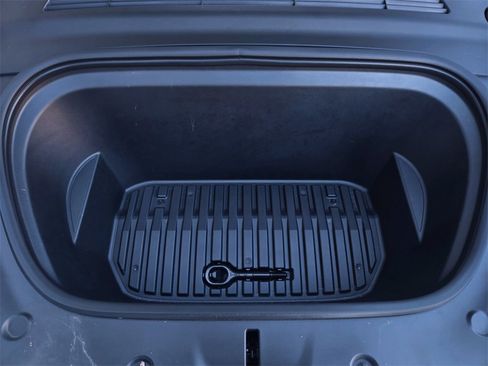 Used 2024 Tesla Model Y 2WD image 23