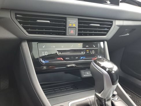 Used 2025 Volkswagen Jetta SE w/ Sunroof Package FWD image 26