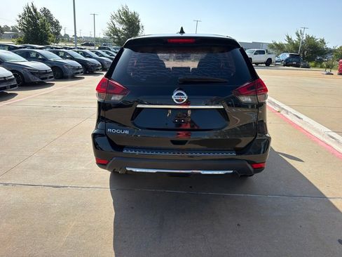 Used 2019 Nissan Rogue S FWD image 4