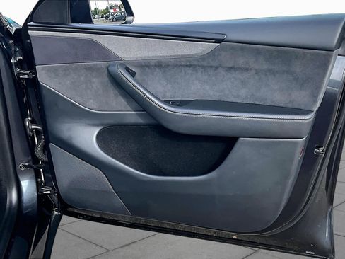 Used 2026 Tesla Model Y AWD image 22