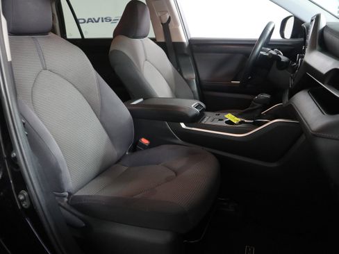 Used 2020 Toyota Highlander LE image 20