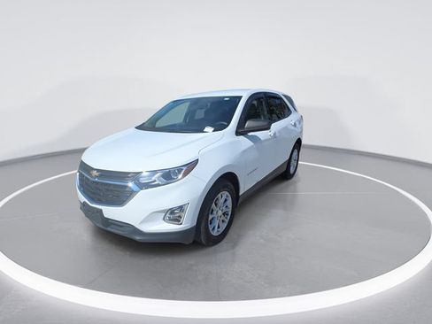 Used 2019 Chevrolet Equinox LS w/ LS Convenience Package FWD image 3