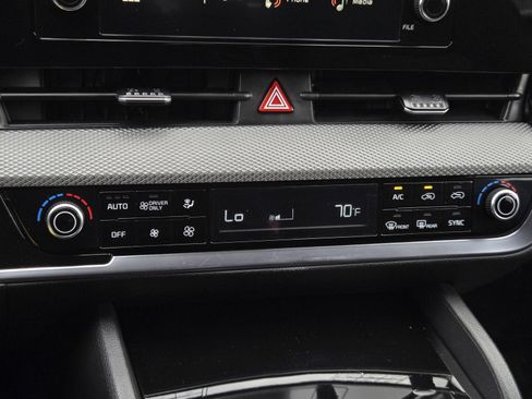 Used 2025 Kia Sportage LX image 19