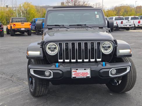 Used 2022 Jeep Wrangler Unlimited Sahara w/ Cold Weather Group image 4