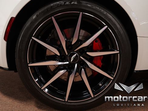 Used 2018 Aston Martin DB11 Coupe image 24