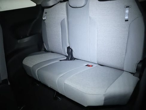 Used 2026 Toyota Sienna LE AWD/4WD image 13