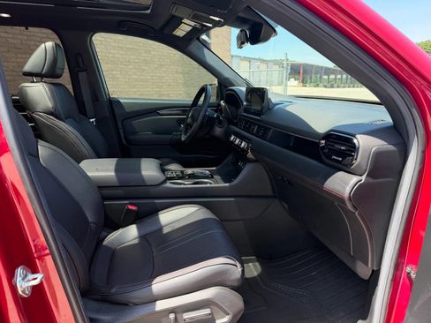 Used 2025 Honda Pilot Black Edition image 11