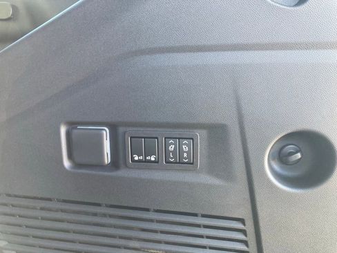 Used 2023 GMC Yukon Denali Ultimate AWD/4WD image 23