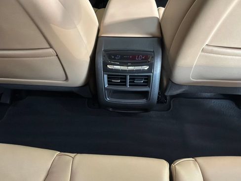 Used 2022 Cadillac XT5 Premium Luxury w/ Platinum Package AWD/4WD image 18