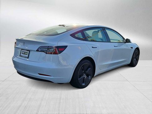 Used 2023 Tesla Model 3 Standard Range image 8
