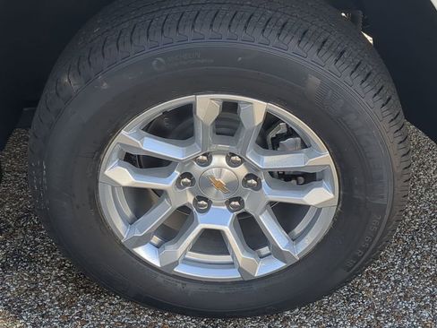 New 2026 Chevrolet Suburban LS image 32