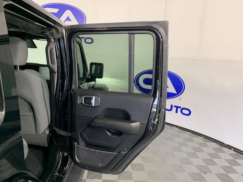 Used 2025 Jeep Wrangler Unlimited Sahara AWD/4WD image 35