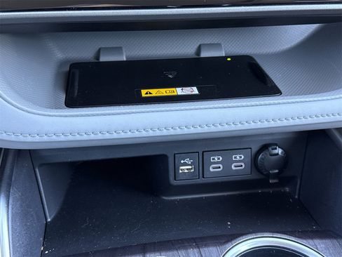 Used 2023 Toyota Highlander Limited image 30