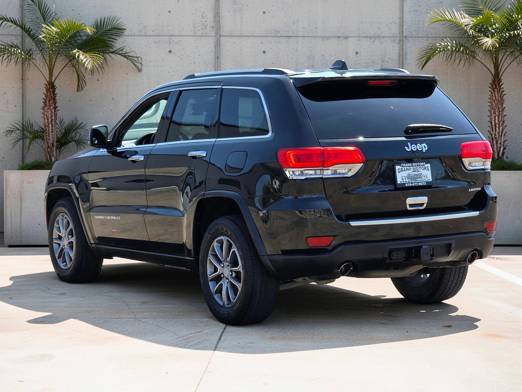 Used 2014 Jeep Grand Cherokee Limited w/ Luxury Group II RWD image 5