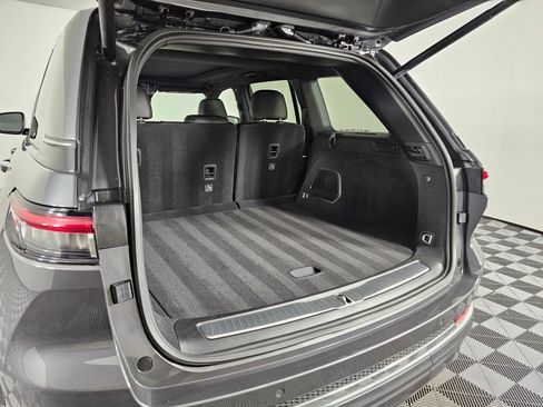 Used 2023 Jeep Grand Cherokee Overland AWD/4WD image 14