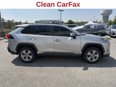 Used 2022 Toyota RAV4 XLE w/ Convenience Package image 3