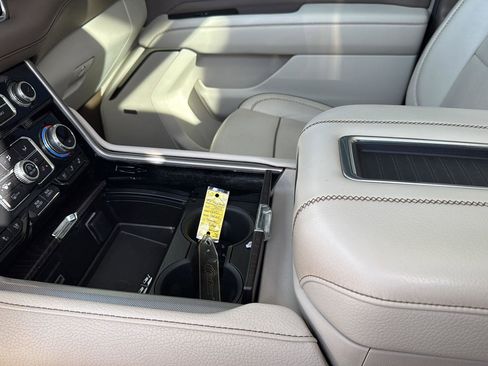 Used 2023 GMC Yukon Denali w/ Denali Reserve Package image 27