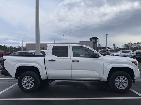 Used 2024 Toyota Tacoma SR image 2