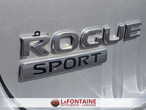 Used 2018 Nissan Rogue Sport SL image 10