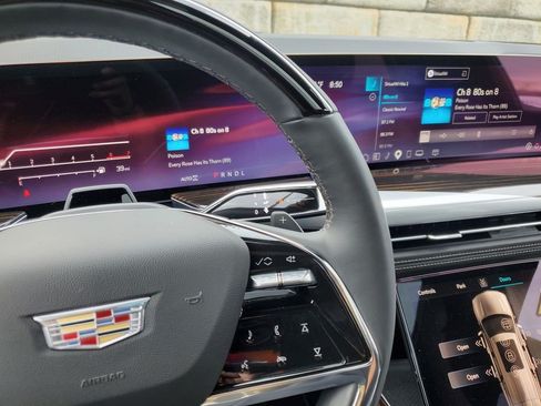 Certified 2025 Cadillac Escalade ESV Premium Luxury w/ Touring Package AWD/4WD image 28