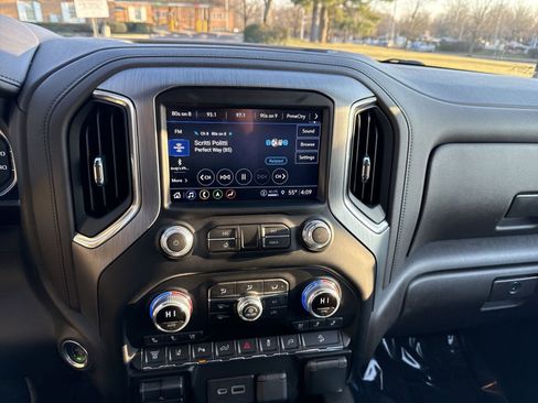 Used 2022 GMC Sierra 2500 Denali w/ Denali Ultimate Package image 17